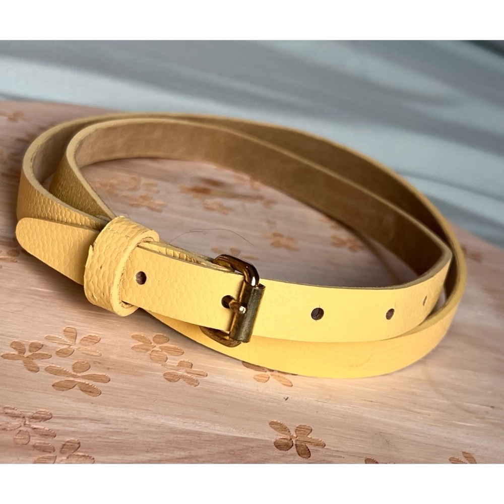 Vintage Pastel Yellow Leather Skinny Belt With Gold Buckle Size Medium